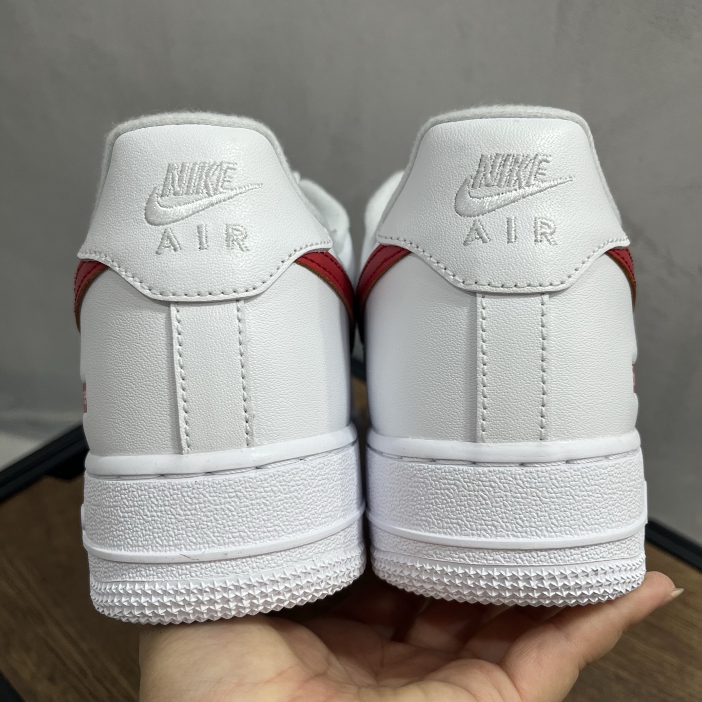 Supreme × Nike Air Force 1 Low “Box Logo” 白赤 ホワイト レッド メンズ スニーカー 限定 人気 ナイキ シュプリーム