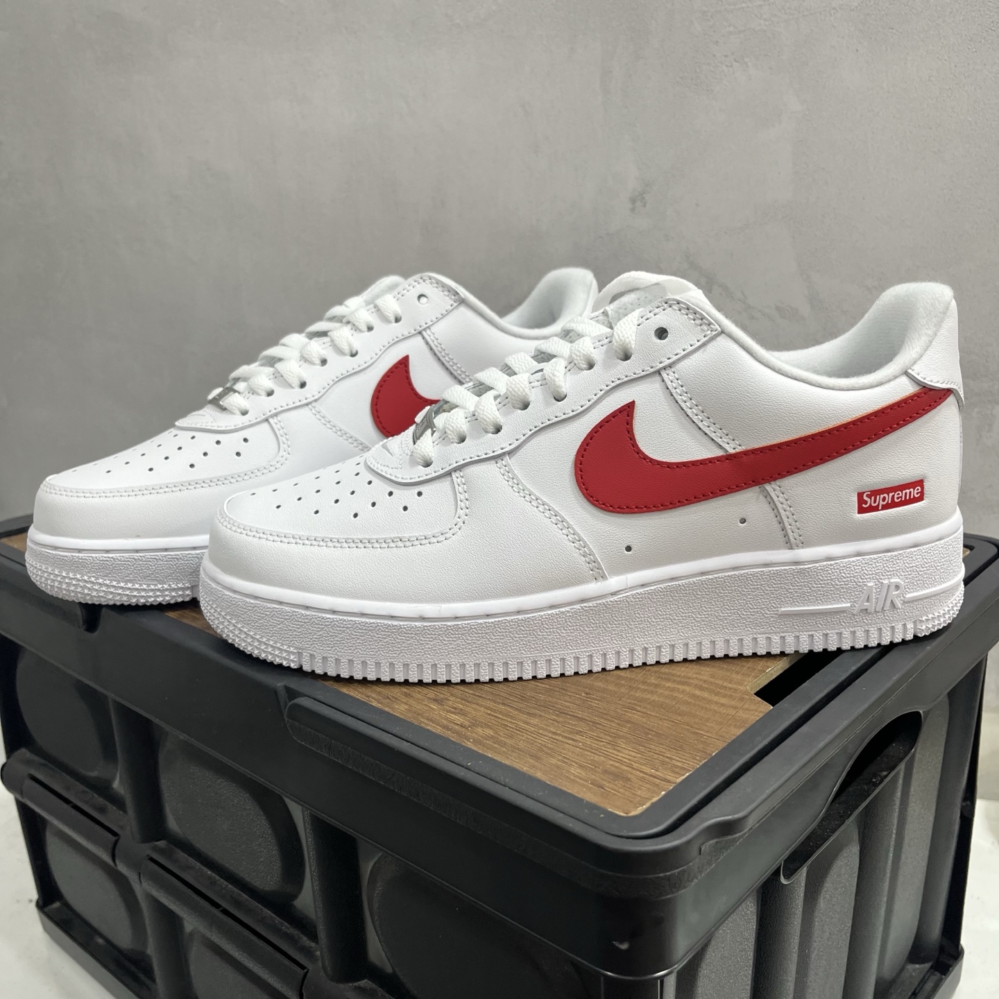 Supreme × Nike Air Force 1 Low “Box Logo” 白赤 ホワイト レッド メンズ スニーカー 限定 人気 ナイキ シュプリーム