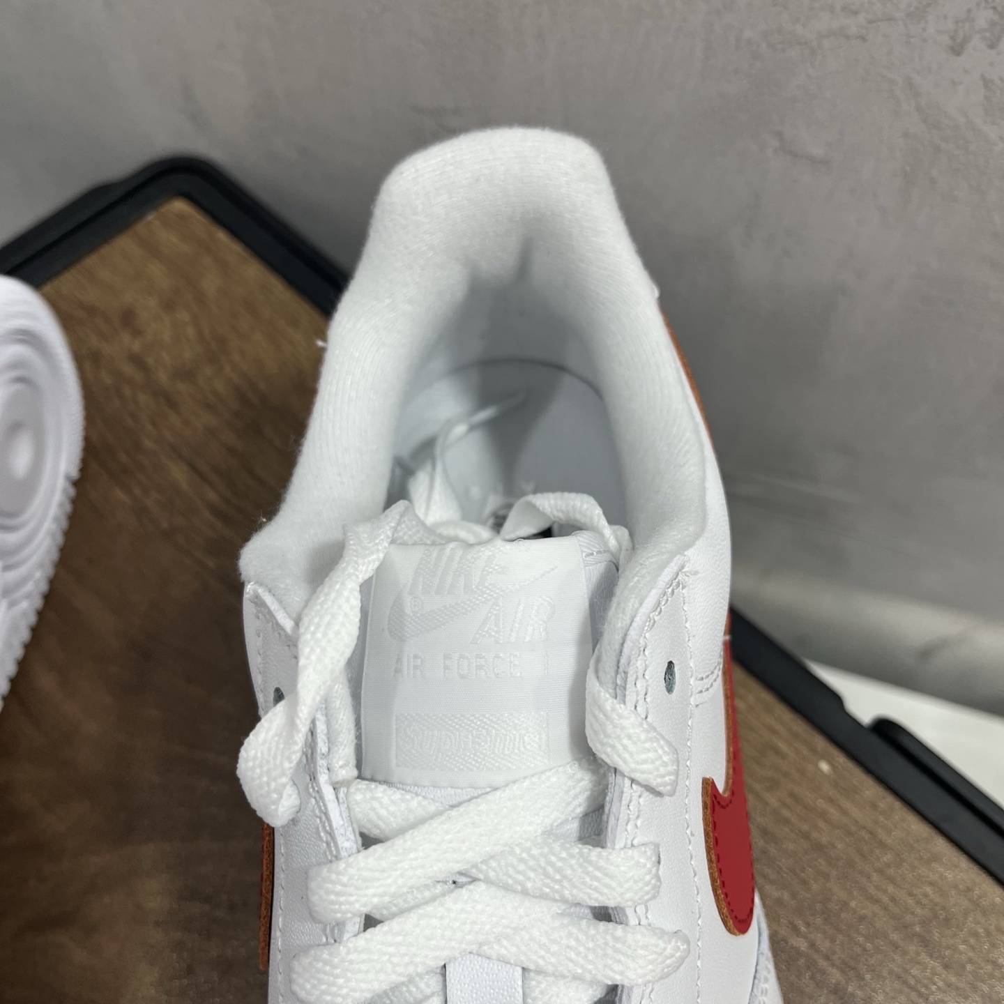 Supreme × Nike Air Force 1 Low “Box Logo” 白赤 ホワイト レッド メンズ スニーカー 限定 人気 ナイキ シュプリーム