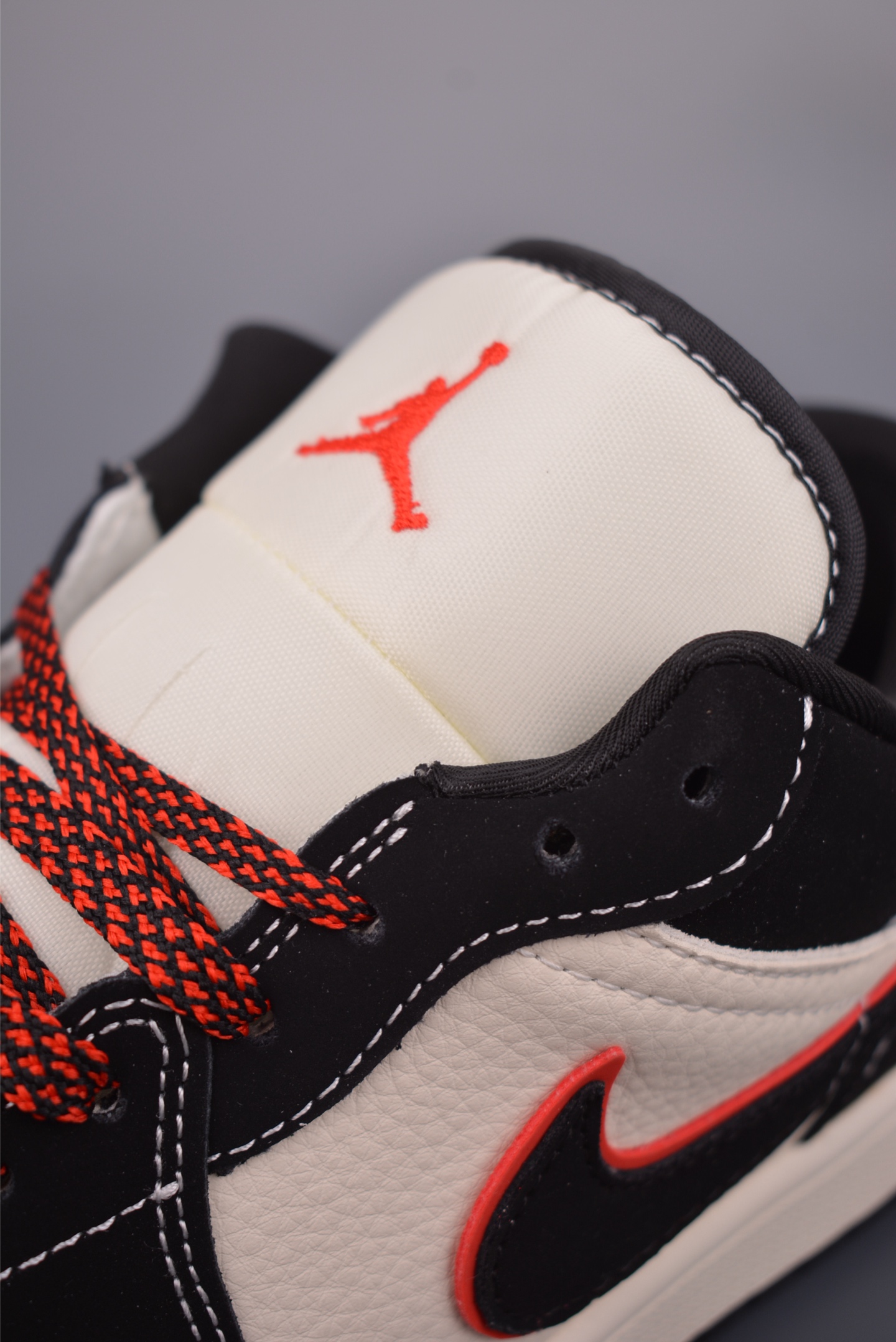 NIKE x Supreme Jordan Air Jordan 1 Sneakers