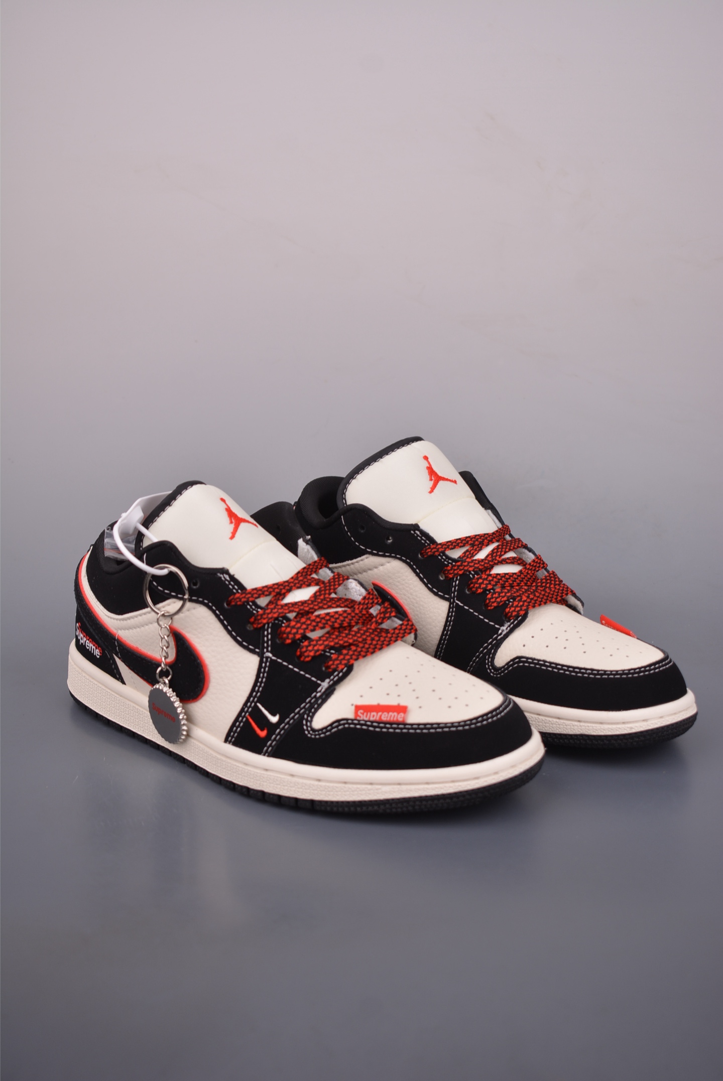 NIKE x Supreme Jordan Air Jordan 1 Sneakers