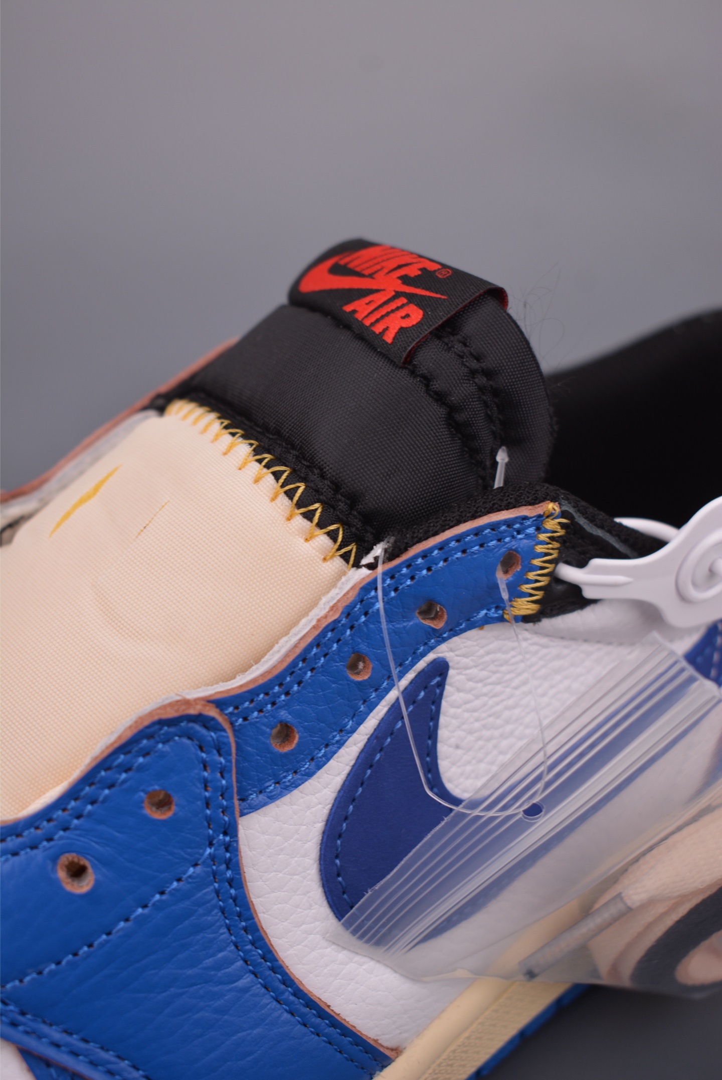 NIKE Air Jordan 1 Low White and blue barbs