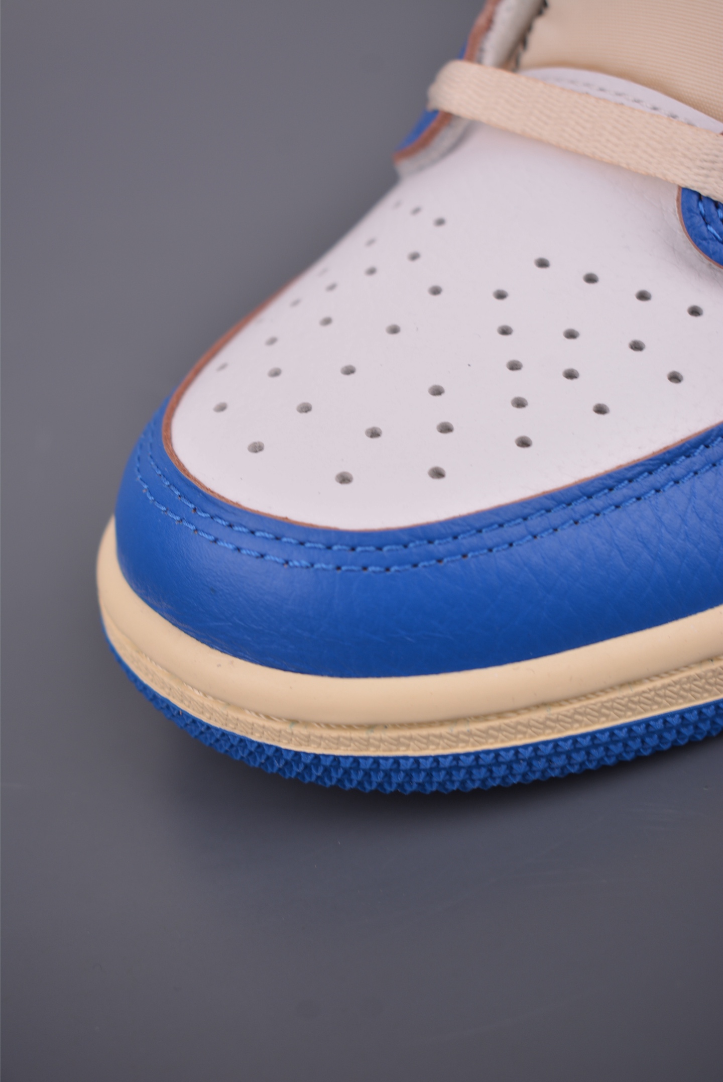 NIKE Air Jordan 1 Low White and blue barbs