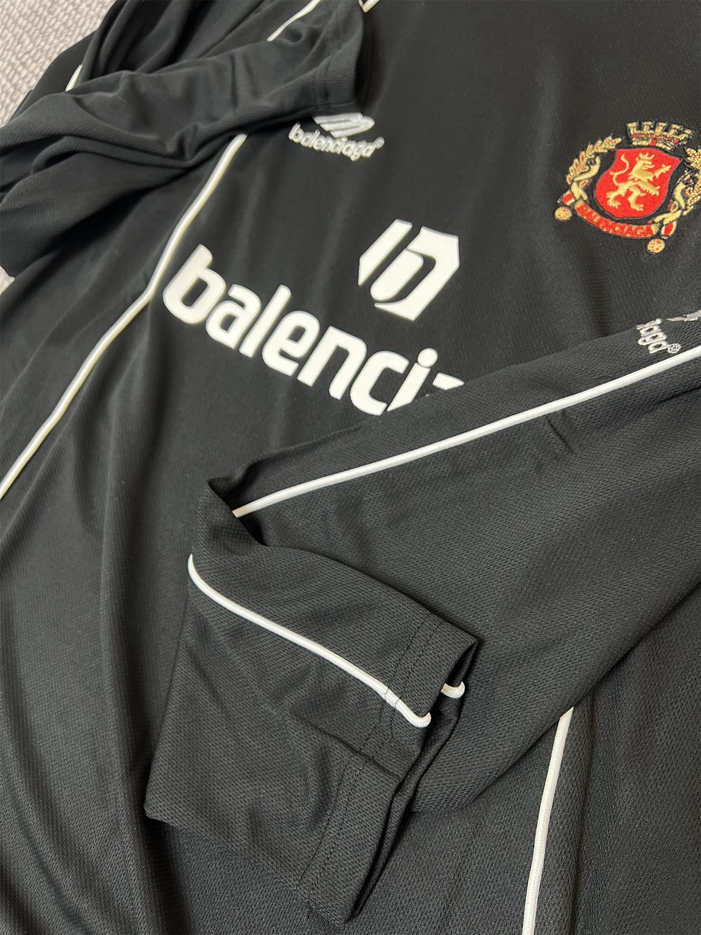 Balenciaga 2025FW Custom Collaboration No. 10 Manchester United Jersey Couple Casual Long Sleeve