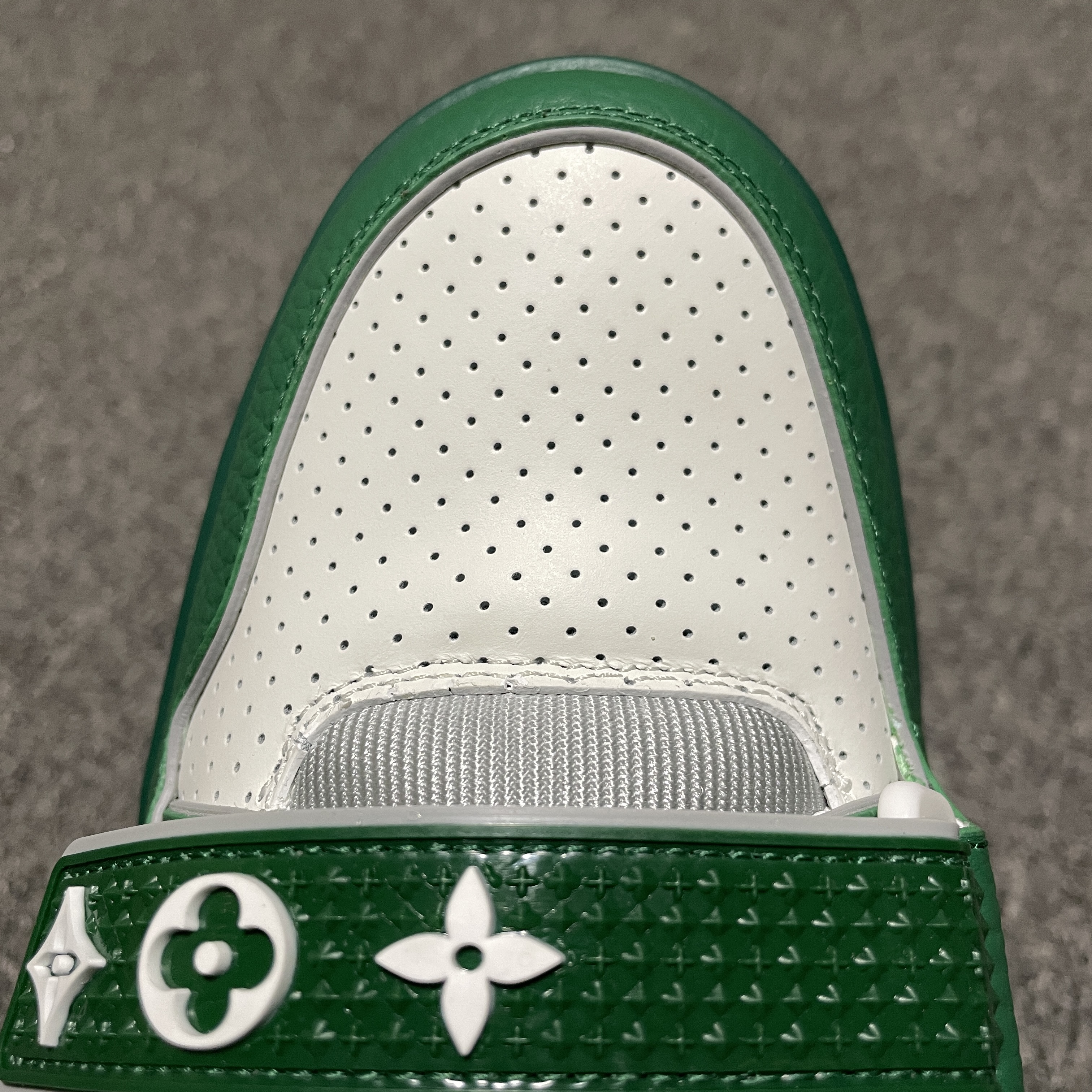Louis Vuitton LV Trainer Sneaker（1AHTCP）