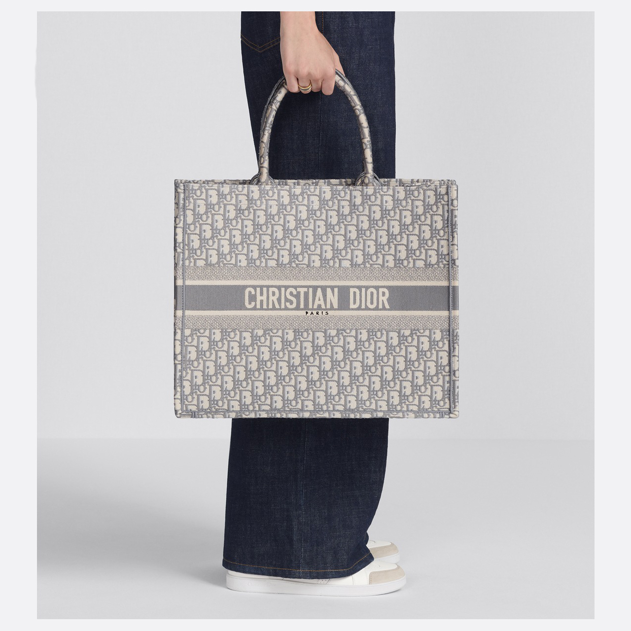 【Dior】Dior Book Tote バッグ ラージ ディオール オブリーク エンブロイダリー (42 x 35 x 18.5 cm)