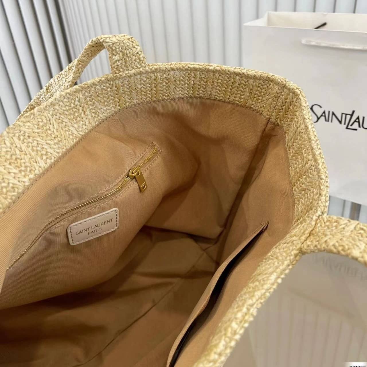 【Saint Laurent】 🔥Vivi雑誌掲載❤️藤井 サチ、東原亜希さんが推す！Raffia リヴ・ゴーシュトートバッグ