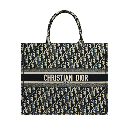 【Dior】雑誌掲載！滝沢眞規子さん愛用の大人気エンブロイダリートートバッグが登場！Book Tote Bag😍