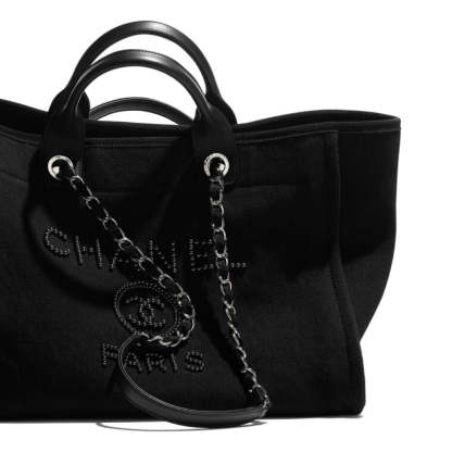 【Chanel】（シャネル）パールがとても上品♪大荷物さんの強い味方男女兼用