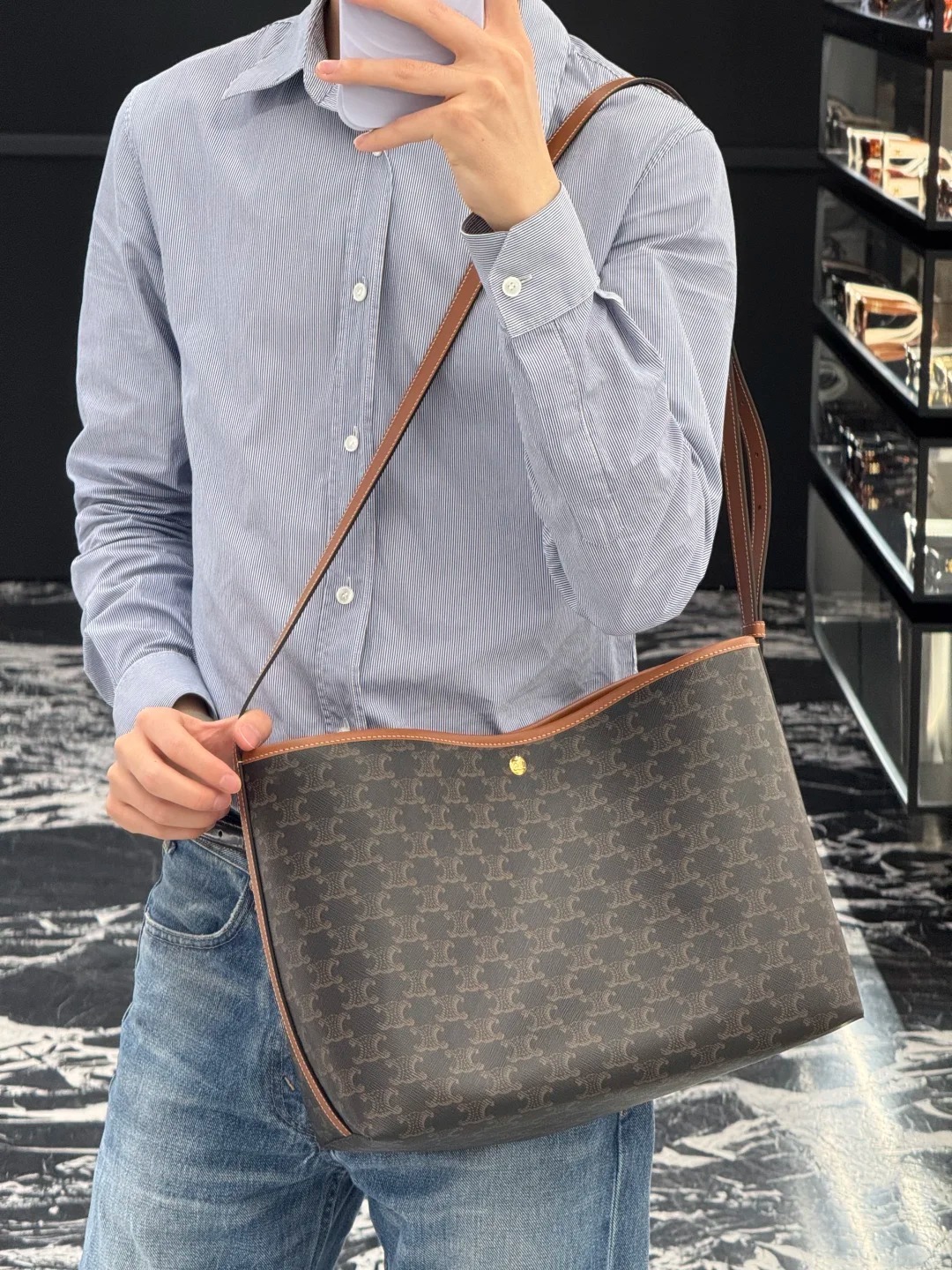 2025年冬の新作👜 しなやかに輝く「ソフト ショッパーバッグ」～トリオンフキャンバス＆カーフスキン