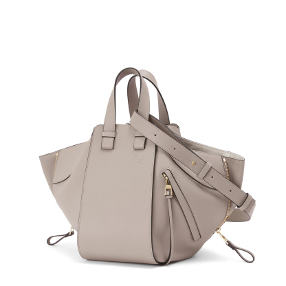 みんなの視線独り占め😍大人気“ハンモック バッグ”から大容量トートが登場