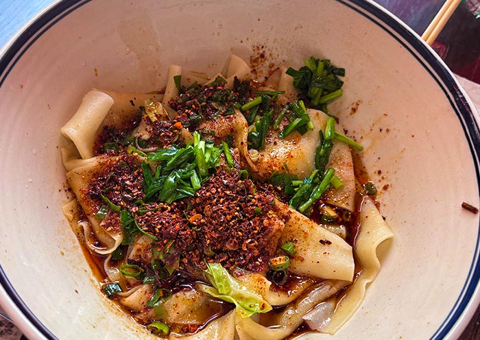 Xi'an cuisine - oil-splashed noodles