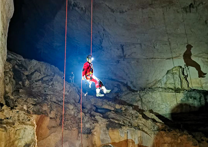Guilin outdoor cave exploration