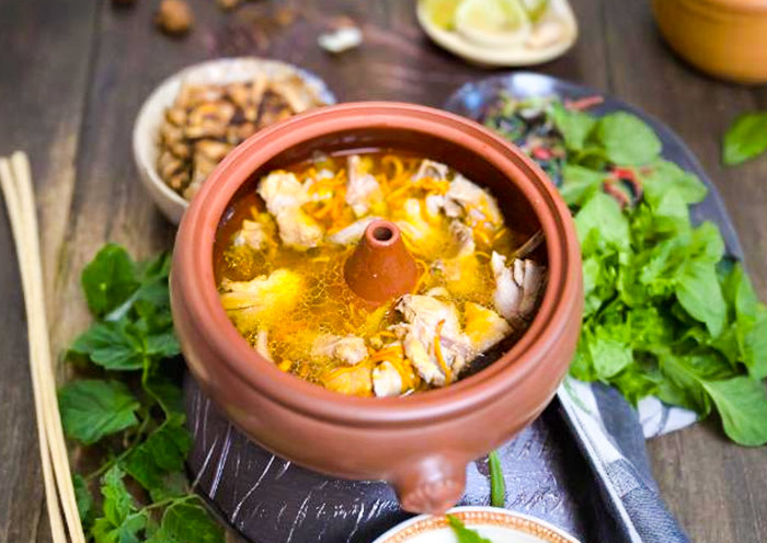 Yunnan cuisine - Steamed Chicken in a Clay Pot
