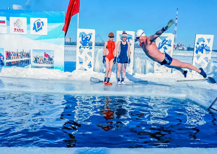 Winter swimming performance at Harbin Bund Snowman Wharf