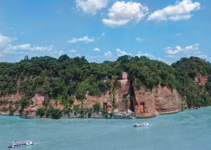 Leshan Giant Buddha in the distance