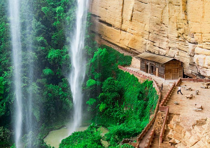 Wuyishan Water Curtain Cave