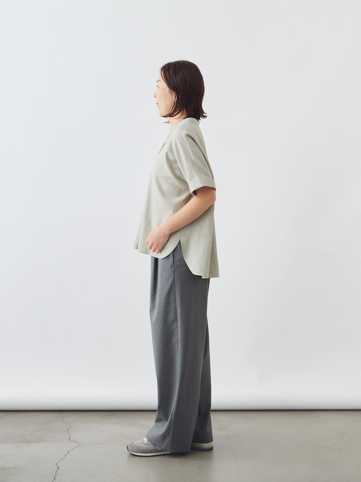 リネンライクブラウス