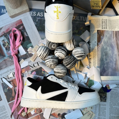 Travis Scott × Nike Air Jordan 1 Low OG "Reverse Panda"