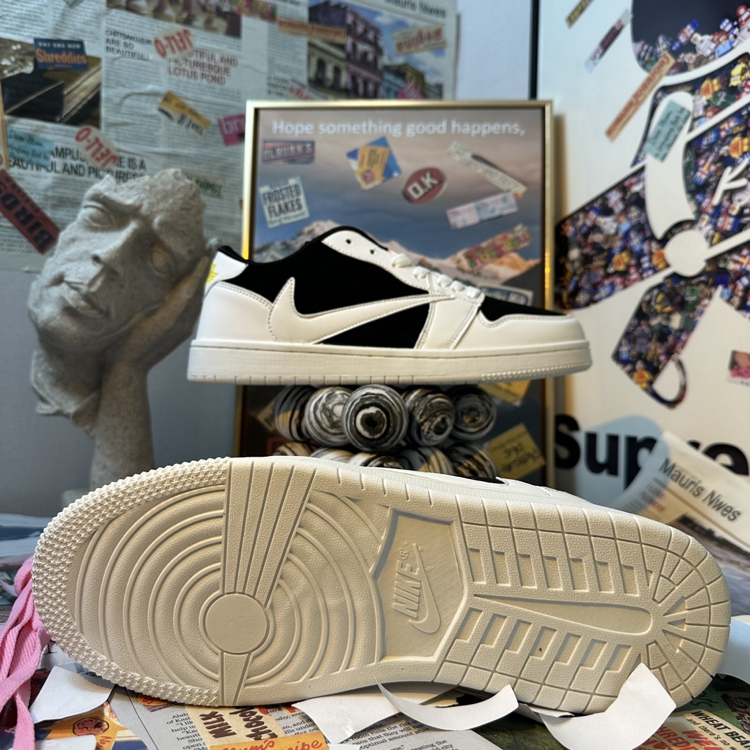 Travis Scott × Nike Air Jordan 1 Low OG "Reverse Panda"