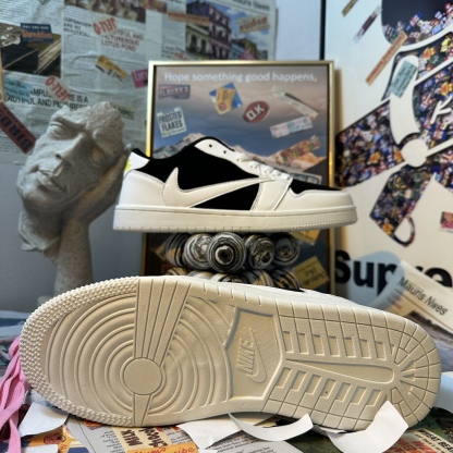 Travis Scott × Nike Air Jordan 1 Low OG "Reverse Panda"