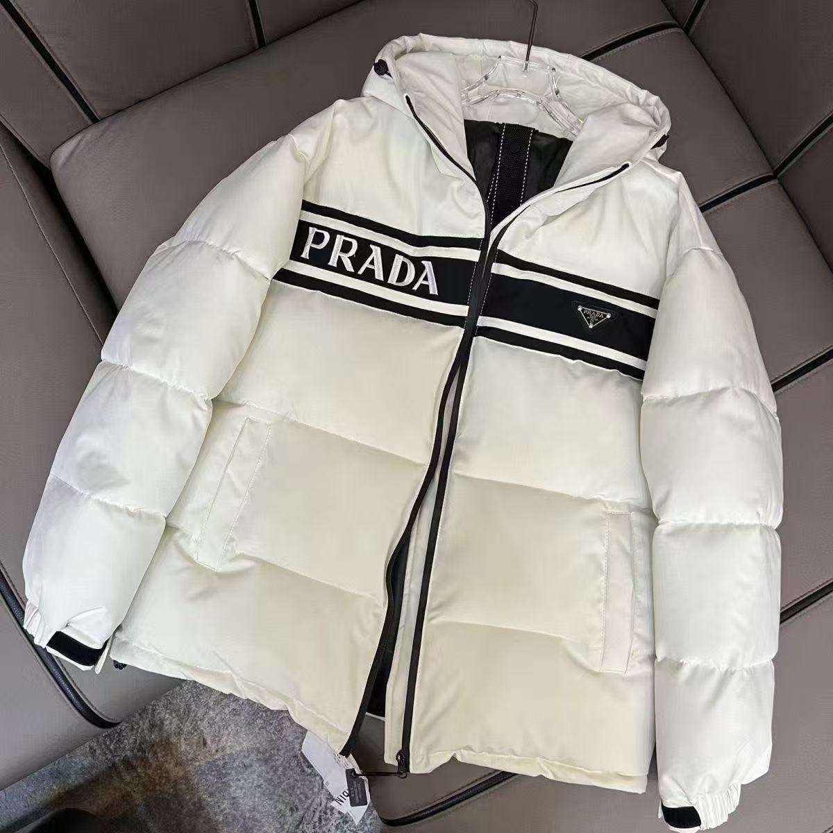 【大人気】PRADA Re-Nylonギャバジン製ダウンジャケット