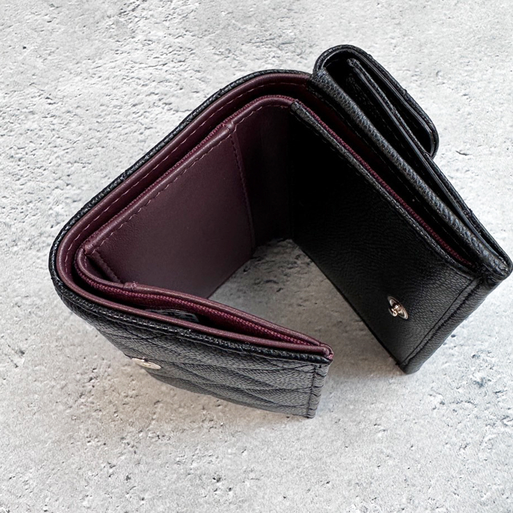 CHANEL 三つ折り財布 キルティングレザー