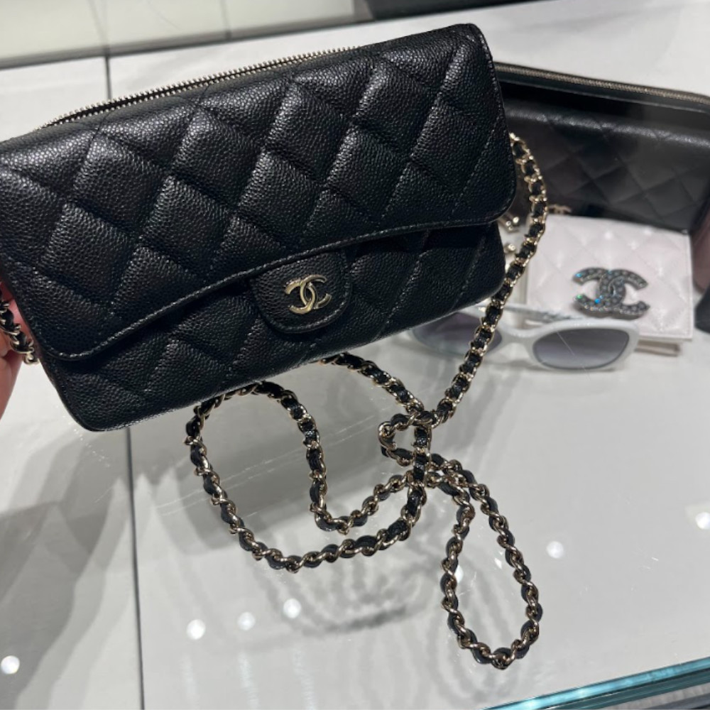 大人可愛い【CHANEL】マトラッセ フラップ フォンケース