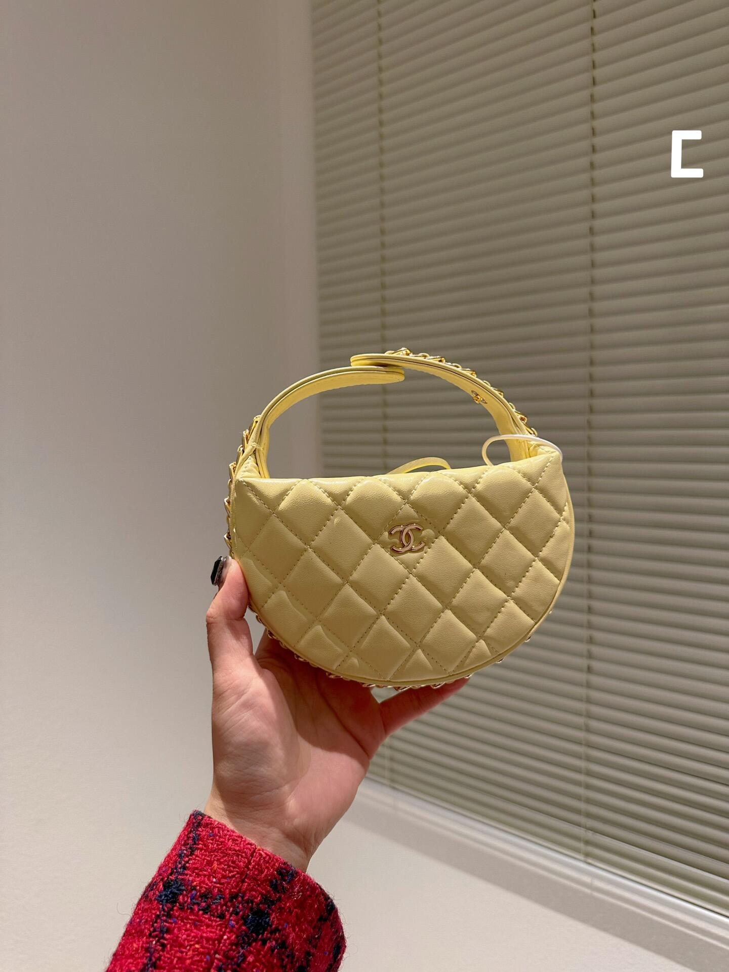 【新作♪】CHANEL POUCH