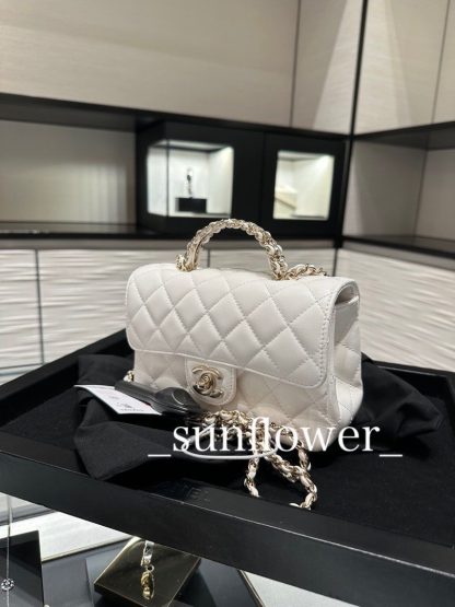 シャネル 23A キラキラビジュー トップハンドルバッグ ホワイト