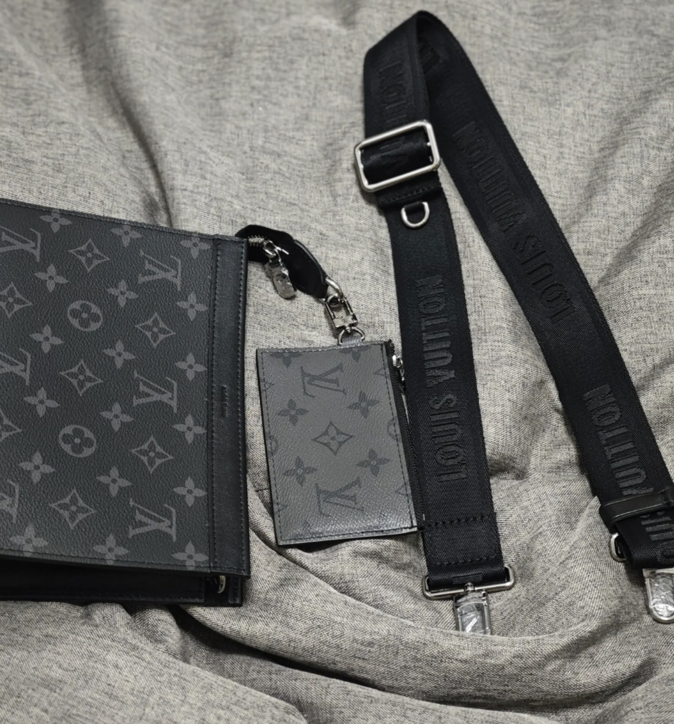 Louis Vuitton《欲しい１品》ガストン ウェアラブル ウォレット