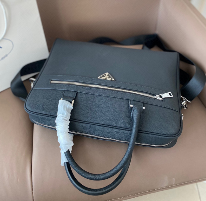 【PRADA】セール！一つ持っておきたい大人ハンドバッグ