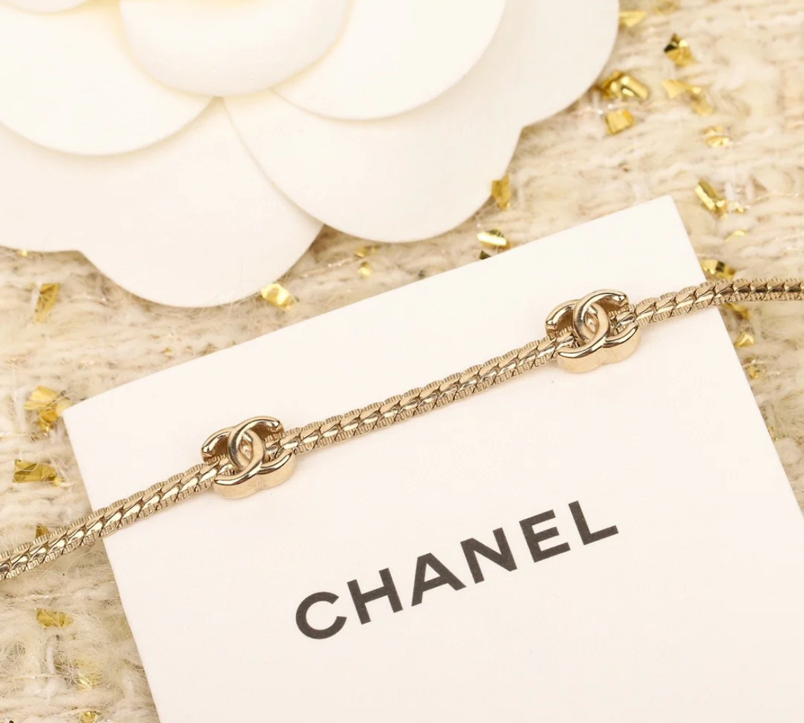 CHANEL《小ぶりロゴでオシャレ感アップ》チョーカー　ネックレス