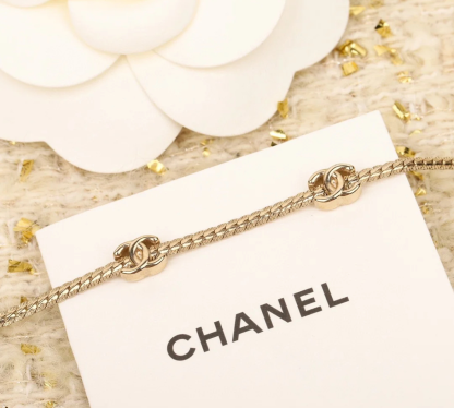 CHANEL《小ぶりロゴでオシャレ感アップ》チョーカー　ネックレス