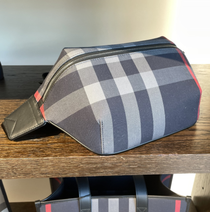 BURBERRY☆大人気ショルダーバッグ☆ML SONNY CHK