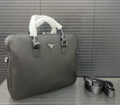 【22SS】新作 サフィアーノレザー ブリーフケース ◆プラダ◆