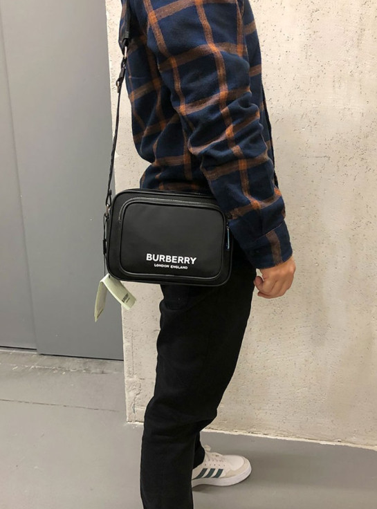 ♦Burberry♦ロゴボディバッグ☆正規品・関税込☆
