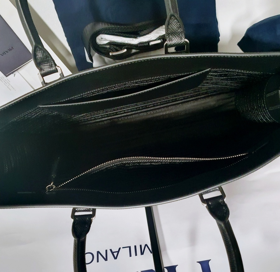 【PRADA】プラダ☆三角ロゴ サフィアーノ トートバッグ☆2VG101