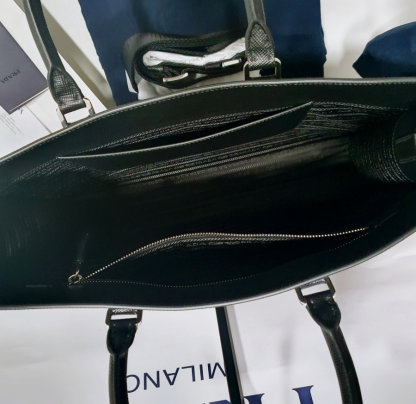 【PRADA】プラダ☆三角ロゴ サフィアーノ トートバッグ☆2VG101