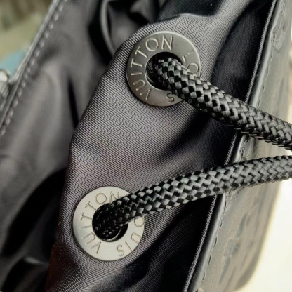 ◆コンパクト【 Louis Vuitton 】ノエ・スリング