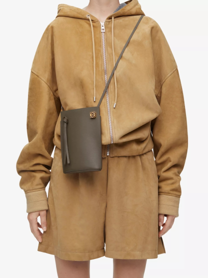 【大人気☆】LOEWE ロエベ ショルダーバッグ 便利なサイズ感♪