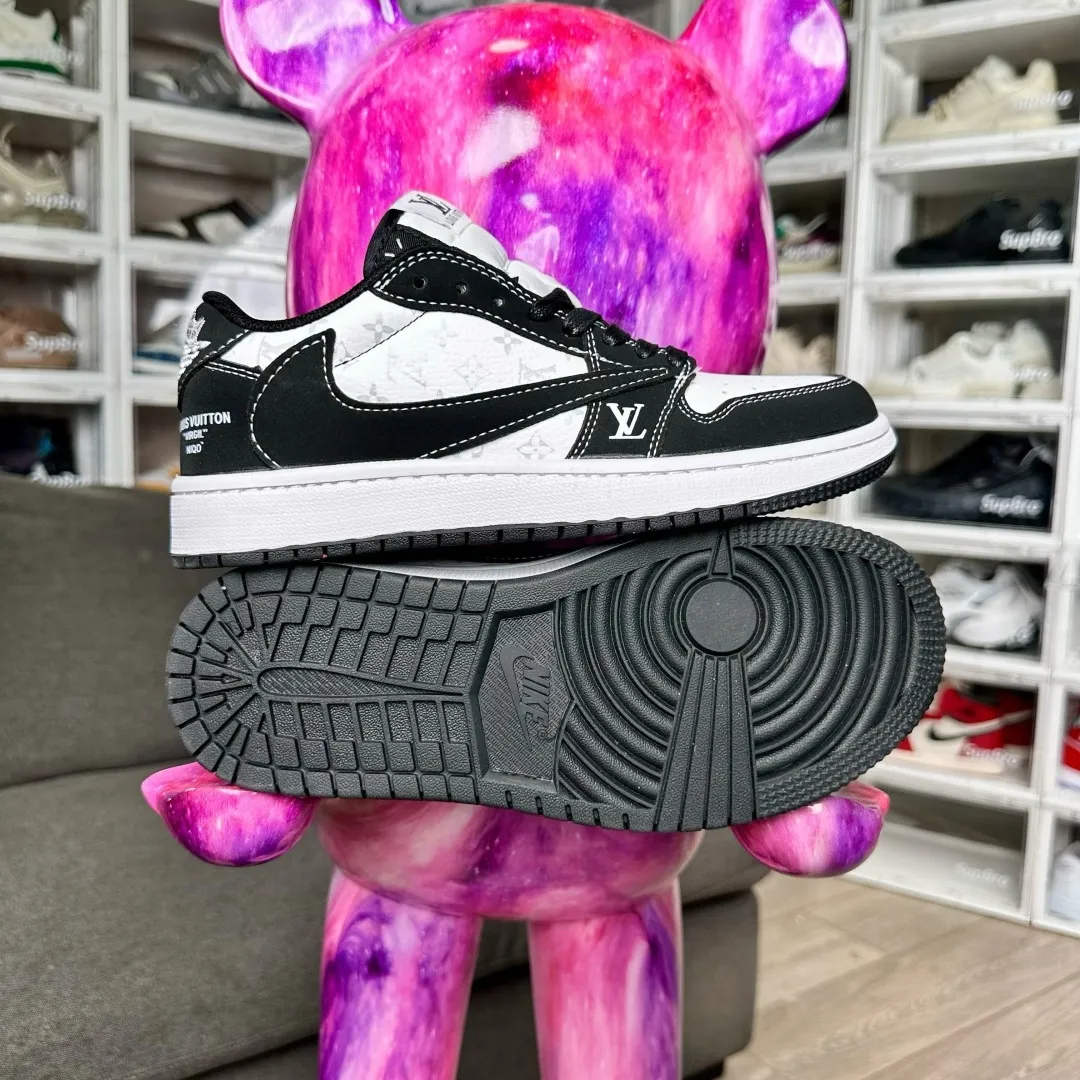 ◆正規品louis voitton◆Travis Scott x Nike Air Jordan 1 Low 送料無料