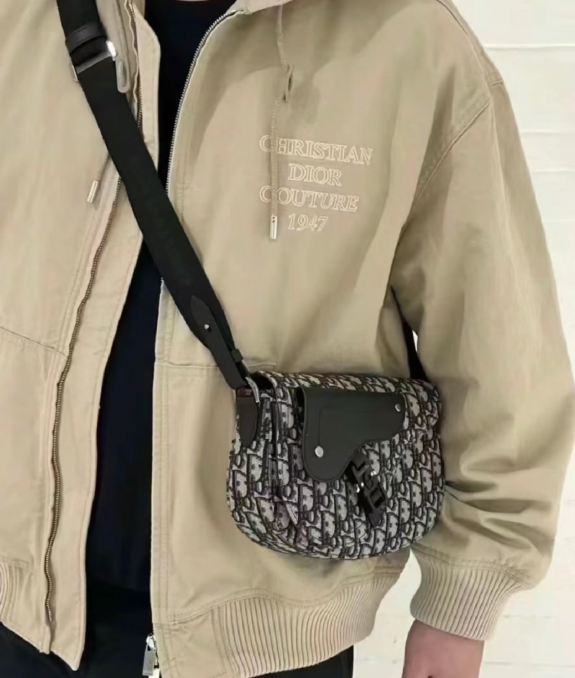 どのスタイルにも合う♪【Dior】《Saddle》メッセンジャーバッグ