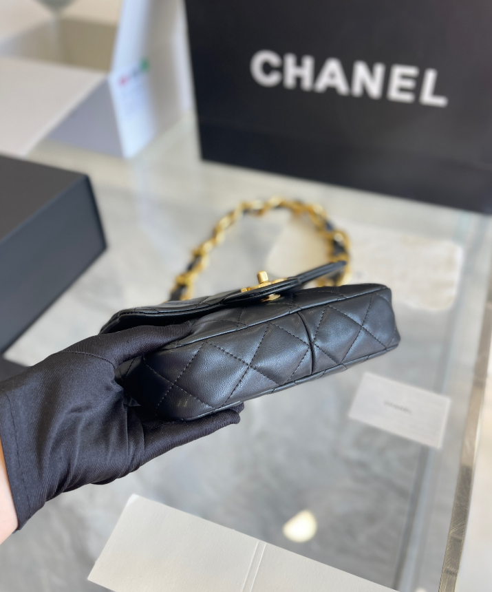 すぐ届く国内発送★CHANEL存在感と品のあるラージフラップバッグ
