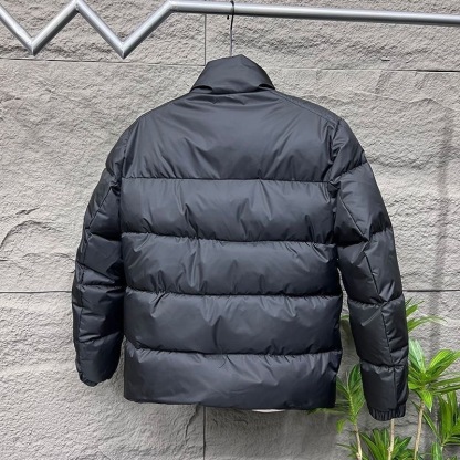 PRADA スタンドカラーダウンジャケット