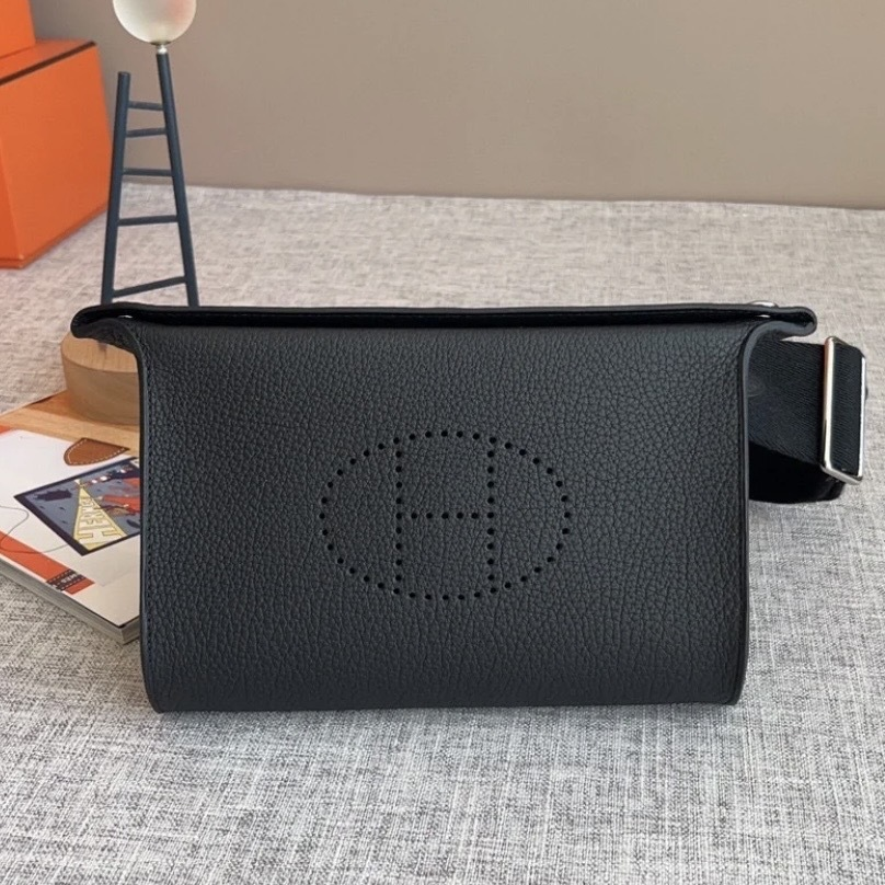 ＊カジュアル＊【HERMES】ヴィドポッシュ ショルダーバッグ