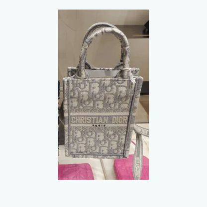 【完売確実！最新サイズ！】DIORブックトートphoneバック