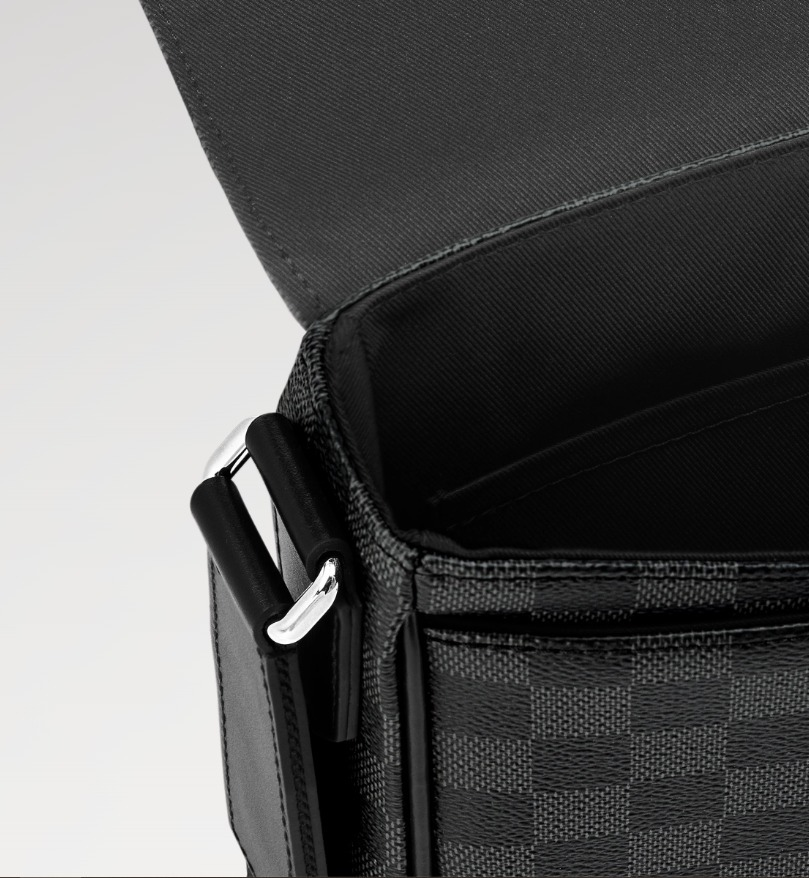 ☆安心の国内発送☆LV ディストリクト PM NV3　新モデル☆素敵♪