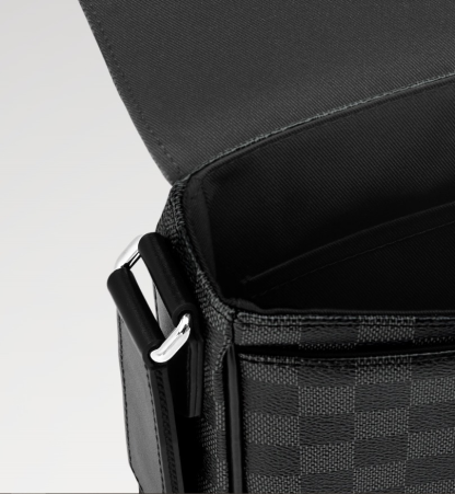 ☆安心の国内発送☆LV ディストリクト PM NV3　新モデル☆素敵♪