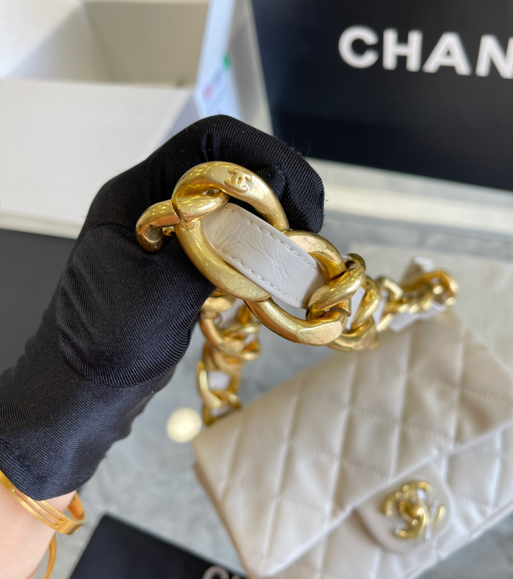 すぐ届く国内発送★CHANEL存在感と品のあるラージフラップバッグ